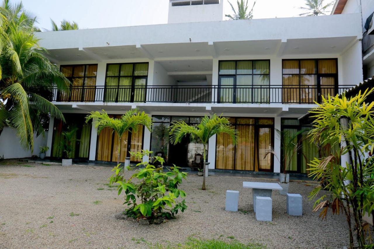 Jayaa Beach Talpe Exterior photo
